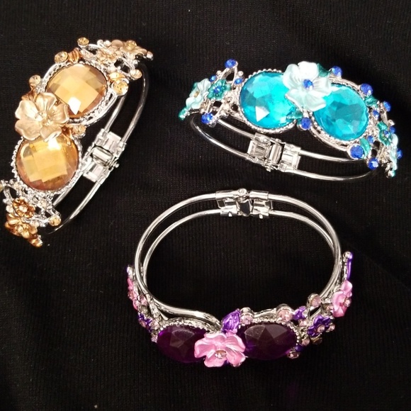 Bracelets - Picture 1 of 2